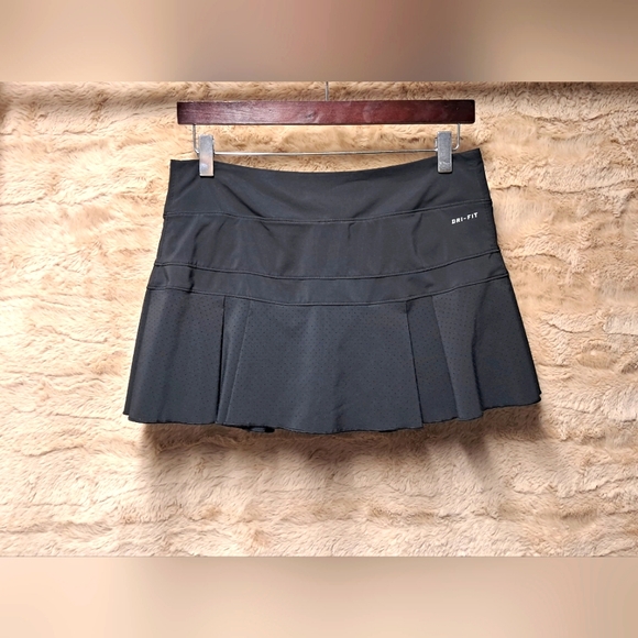 Nike Tennis Skort Size M - Picture 2 of 3